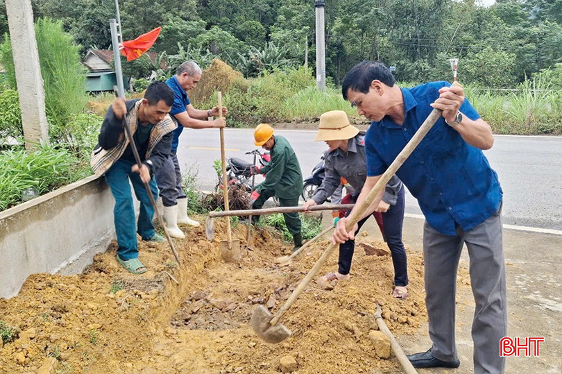 Các xã không thuộc diện sáp nhập triển khai sôi nổi các phong trào thi đua sản xuất, xây dựng nông thôn mới để chào mừng ngày hội lớn. bqbht_br_5.jpg