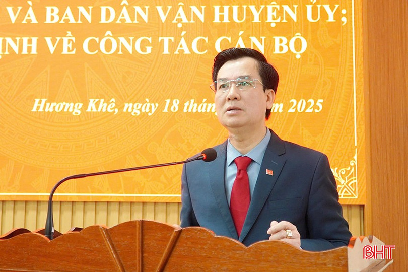 Bí thư Huyện ủy Hương Khê Nguyễn Thanh Điện đề nghị Ban Tuyên giáo và Dân vận Huyện ủy đoàn kết, trách nhiệm, nỗ lực, quyết tâm hoàn thành tốt các nhiệm vụ được giao. bqbht_br_2.jpg