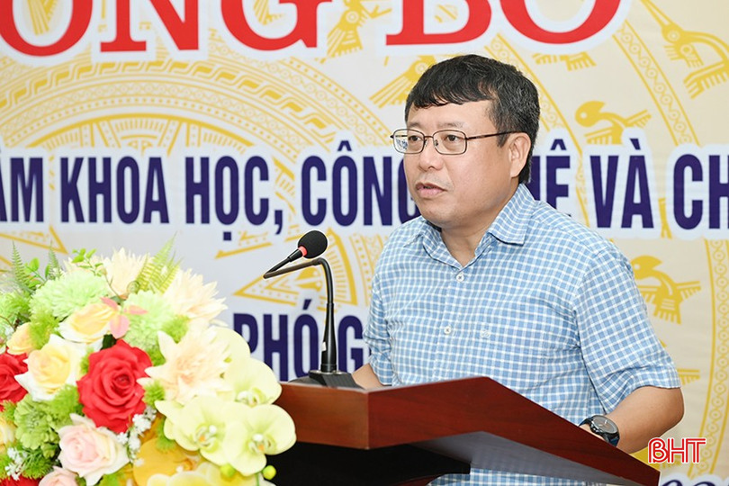 Phó Chủ tịch UBND tỉnh Dương Tất Thắng phát biểu chúc mừng và giao nhiệm vụ. bqbht_br_3.jpg