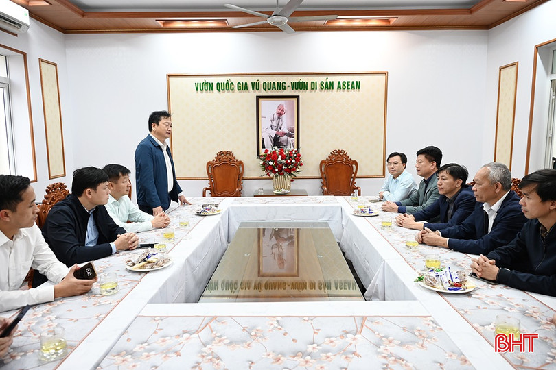 El vicepresidente del Comité Popular Provincial, Ho Huy Thanh, trabajó con el Parque Nacional Vu Quang. bqbht_br_1-9207.jpg
