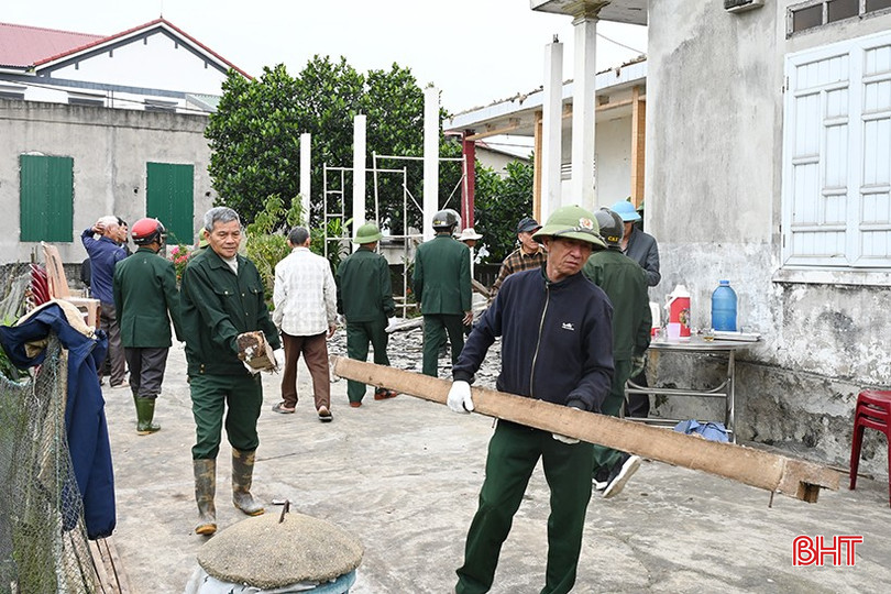 Hội CCB tỉnh đã huy động gần 4.000 lượt ngày công của hội viên tham gia hỗ trợ xóa nhà tạm. bqbht_br_5.jpg