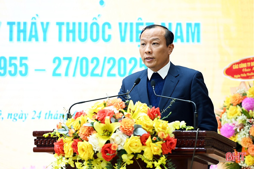 Chủ tịch UBND huyện Thái Phúc Sơn phát biểu tri ân, cảm ơn và chúc mừng các đơn vị y tế, các thế hệ thầy thuốc trên địa bàn. bqbht_br_4-1880.jpg