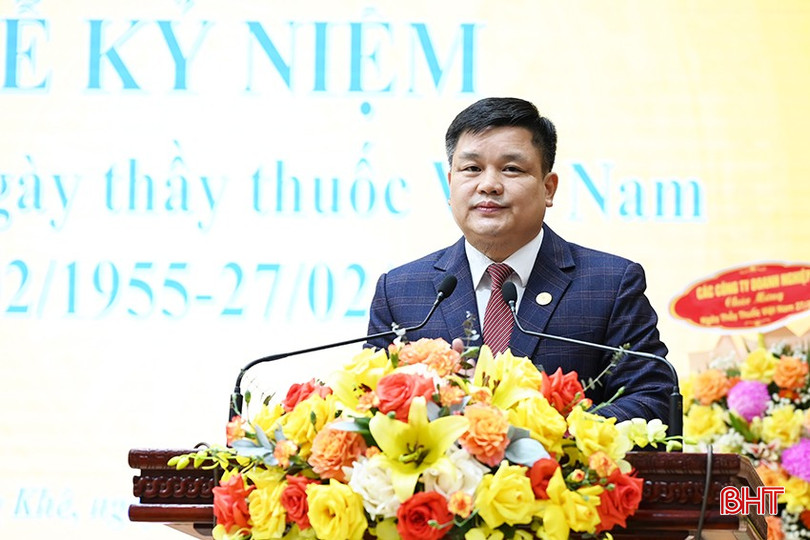 Phó Chủ tịch Thường trực UBND huyện Trần Quốc Bảo trình bày diễn văn truyền thống 70 năm Ngày Thầy thuốc Việt nam. bqbht_br_1-6090.jpg