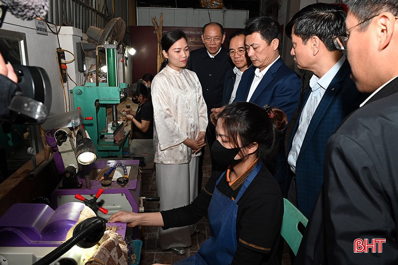 Các dự án “Trầm hương Tâm Thiên Hương" đạt giải nhất Techfest Hà Tĩnh 2024. bqbht_br_1.jpg