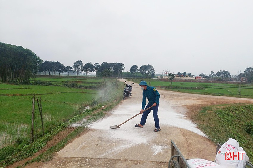 Đội ngũ thú y cơ sở, cán bộ chuyên môn liên quan đang thực hiện kịp thời, có hiệu quả công tác phòng, chống dịch bệnh bqbht_br_1.jpg
