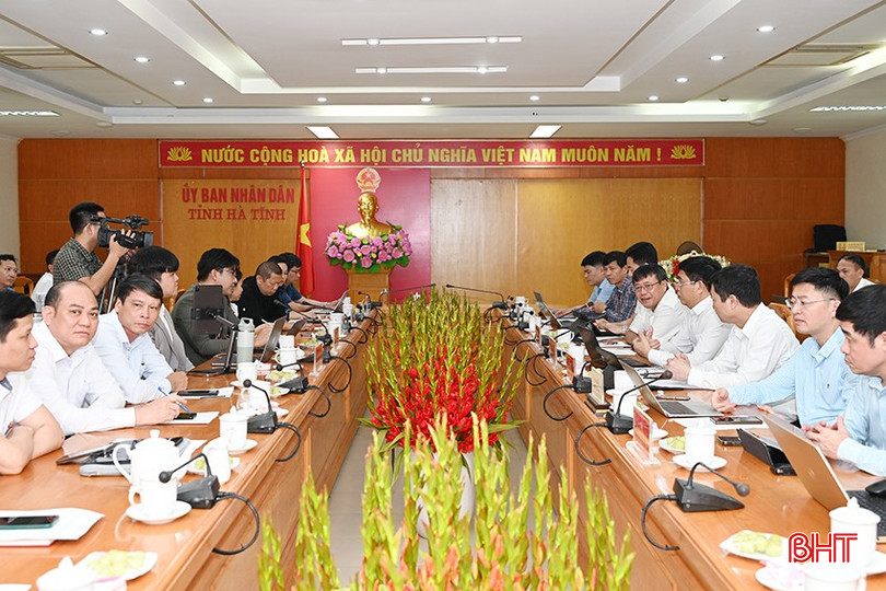 Phó Chủ tịch UBND tỉnh Dương Tất Thắng chủ trì buổi làm việc. bqbht_br_2.jpg
