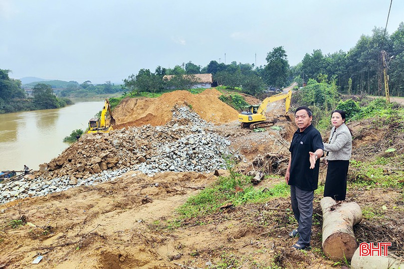 Ông Nguyễn Đình Hoàng ở thôn 2 hiến hơn 1.500m2 đất. bqbht_br_1.jpg