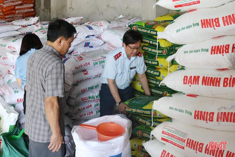 Sở KH&CN thanh tra hoạt động sản xuất, kinh doanh phân bón nhằm bảo vệ quyền lợi được sử dụng sản phẩm chất lượng cho nông dân. 6.jpg