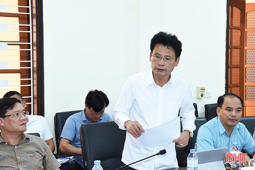 Giám đốc Sở Xây dựng Nguyễn Quốc Hà: Nhiều dự án của Ban trong trạng thái chờ điều chỉnh quy hoạch nên ảnh hưởng đến tiến độ. Hiện nay Sở Xây dựng đã đôn đốc xử lý để đẩy nhanh tiến độ thực hiện trong thời gian tới. 1.jpg