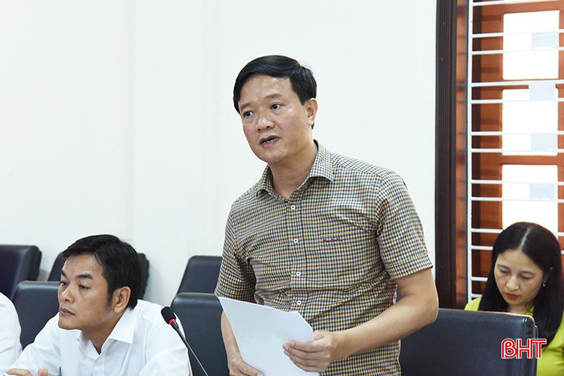 Phó Giám đốc Sở NN&PTNT Nguyễn Bá Đức: Thời gian tới, điều kiện thi công sẽ khó khăn hơn do ảnh hưởng của thời tiết, do đó đơn vị cần có kế hoạch và xây dựng đường găng tiến độ sát hơn. 2.jpg