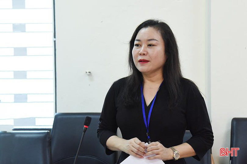 Bà Nguyễn Thị Ánh - Giám đốc Ban Quản lý Dự án đầu tư xây dựng công trình NN&PTNT báo cáo tiến độ giải ngân nguồn vốn do đơn vị quản lý. 3.jpg