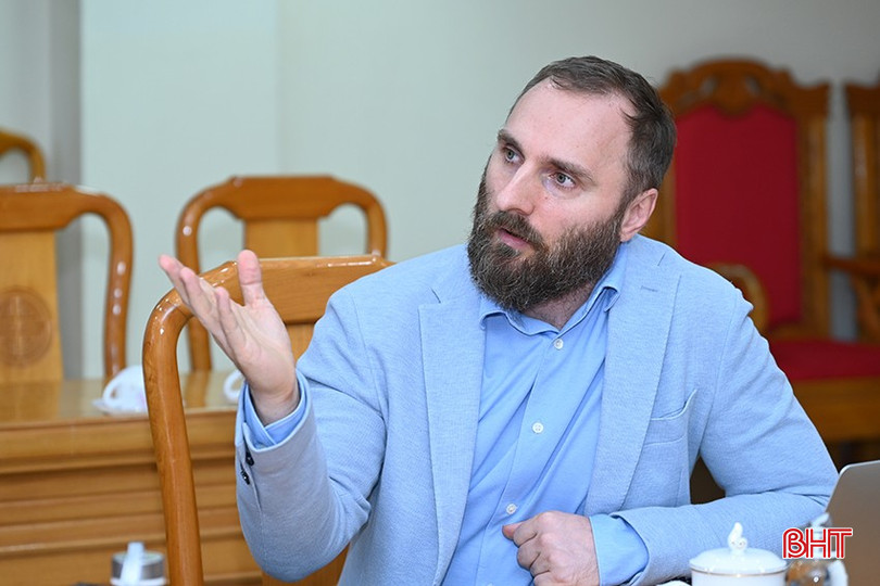 Ông Evgenii Chivilev – Tổng Giám đốc NovaWind Việt Nam giới thiệu về năng lực doanh nghiệp. 4-5562.jpg