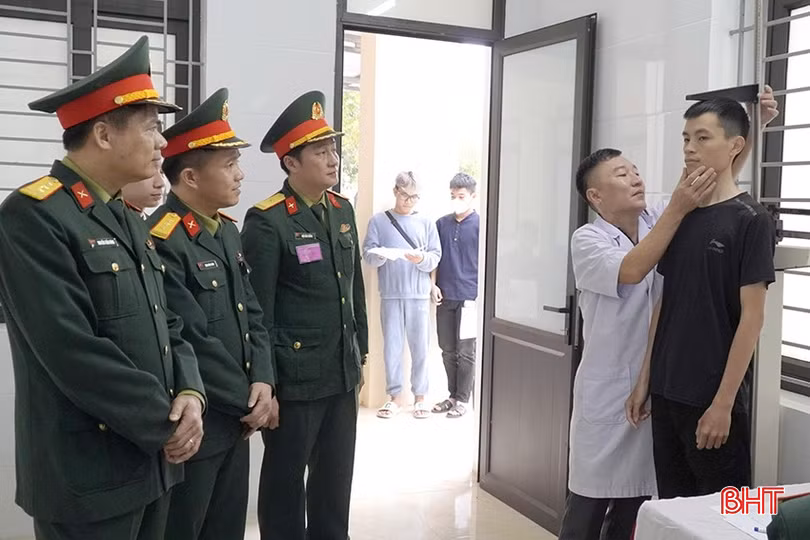 Việc tổ chức khám tuyển được hội đồng nghĩa vụ quân sự các huyện tổ chức nghiêm túc, khách quan.