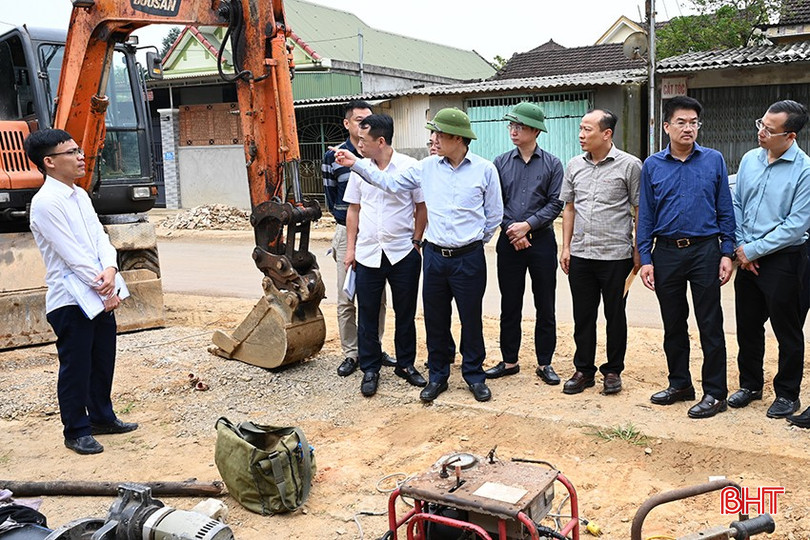 Đoàn kiểm tra một số hạng mục thuộc dự án. bqbht_br_2.jpg
