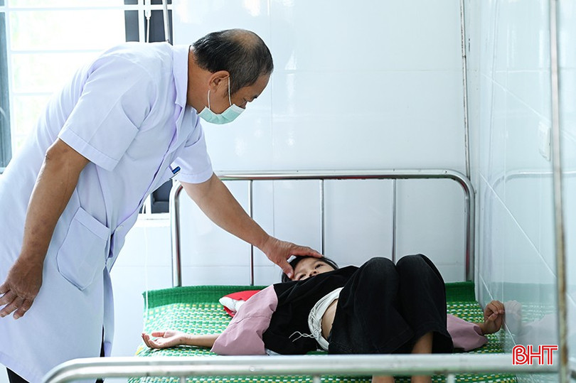 Trạm Y tế xã Hương Trạch theo dõi, giám sát chặt chẽ diễn biến dịch bệnh trên địa bàn. 4-4106.jpg