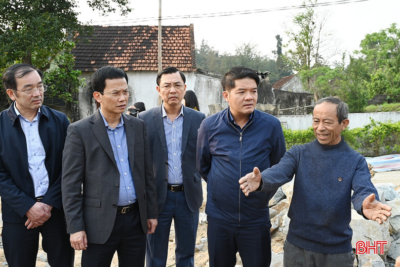 ... và hộ ông Trần Đăng Long, cùng ở thôn Thượng Hải, xã Thạch Hải. bqbht_br_1.jpg