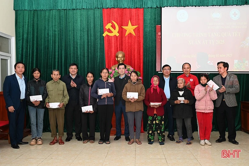 Các phần quà giúp bà con đón tết đầm ấm hơn