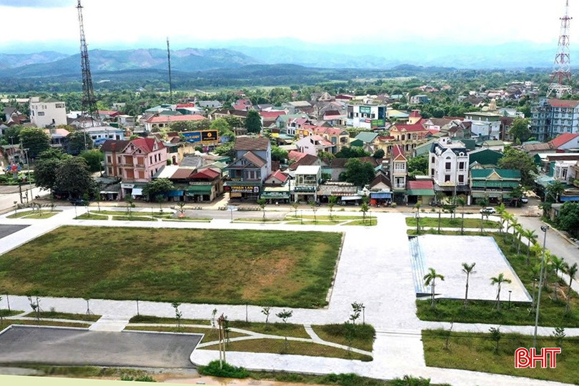 Thị trấn Hương Khê hiện đã đạt chuẩn đô thị văn minh. bqbht_br_3.jpg