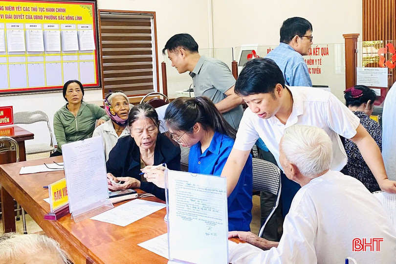 Trung tâm Phục vụ hành chính công phường Bắc Hồng Lĩnh tận tình phục vụ người dân. bqbht_br_4.jpg