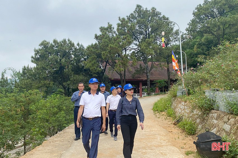 Hội Doanh nghiệp Hà Tĩnh phía Nam tham quan, khảo sát một số địa điểm du lịch tâm linh trên địa bàn huyện Can Lộc. bqbht_br_1.jpg