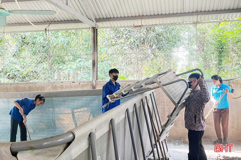 Đến nay, 100% các xã trên địa bàn huyện Hương Khê đã lắp đặt bể bơi. bqbht_br_2.jpg