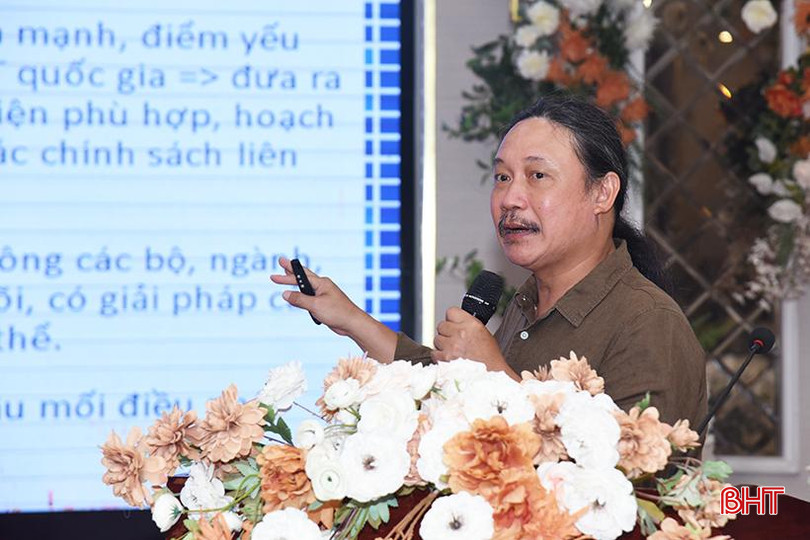 Đại diện Học viện Khoa học, Công nghệ và Đổi mới sáng tạo tham luận về chủ đề khung dữ liệu PII; nguồn dữ liệu, cách tính và tham vấn giải pháp nâng cao Bộ Chỉ số đổi mới sáng tạo cho tỉnh Hà Tĩnh. 1.jpg
