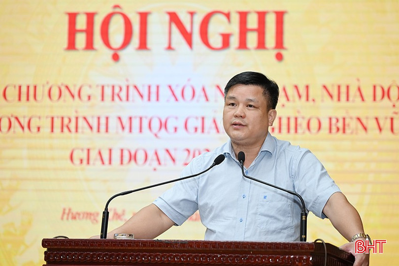 Phó Chủ tịch Thường trực UBND huyện Trần Quốc Bảo báo cáo kết quả thực hiện các chương trình. bqbht_br_3.jpg