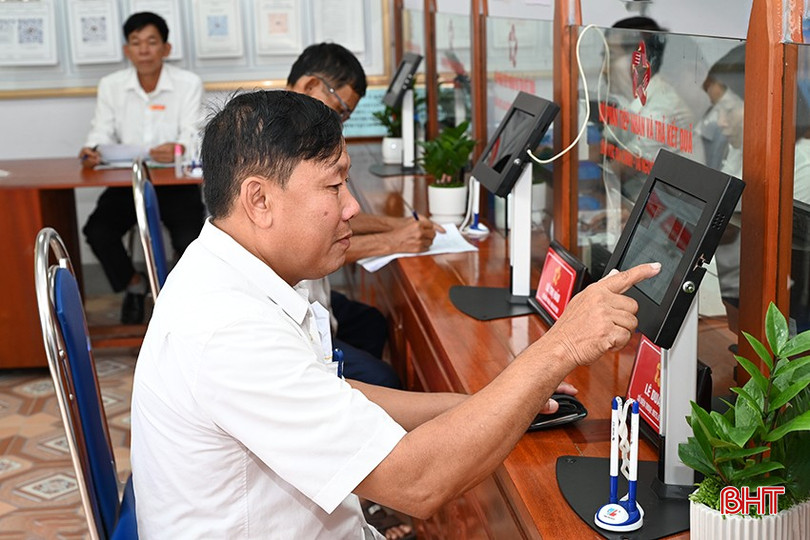 Ông Nguyễn Văn Lộc – người dân thôn Hà Thanh, xã Tượng Sơn đánh giá cao mức độ hài lòng khi đi làm TTHC 5-1954.jpg