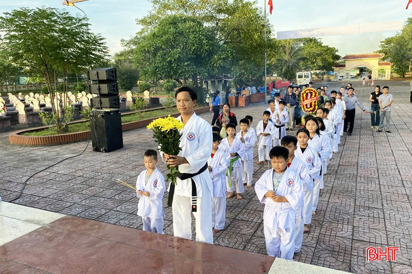 Không chỉ giúp võ sinh rèn luyện sức khỏe, các câu lạc bộ karate ở Hương Khê còn giúp võ sinh rèn đạo đức, nhân cách, lối sống lành mạnh bằng các hoạt động thiết thực. 1.jpg