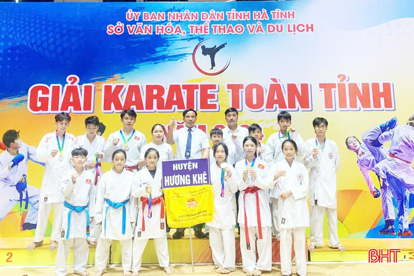 Đoàn Hương Khê giành giải nhì toàn đoàn tại giải karate toàn tỉnh năm 2024 với 13 huy chương các loại. 3.jpg