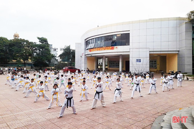 Phong trào tập luyện karate ngày càng phát triển trên địa bàn huyện Hương Khê. 2.jpg