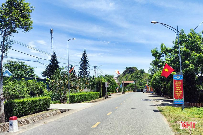 Xã Hương Trạch hiện nay chưa có máy ATM, khoảng cách từ thôn xa nhất đến thị trấn Hương Khê là hơn 20 km. 1.jpg