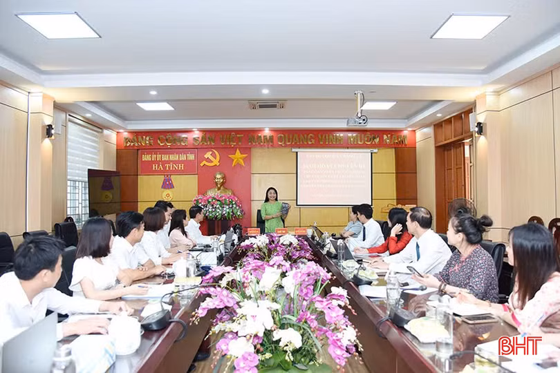 Với mỗi cán bộ, đảng viên các cơ quan, đơn vị trên địa bàn tỉnh, việc học Bác được thể hiện rõ qua thái độ trách nhiệm, tinh thần thi đua hoàn thành tốt nhiệm vụ, xây dựng văn hóa công vụ.