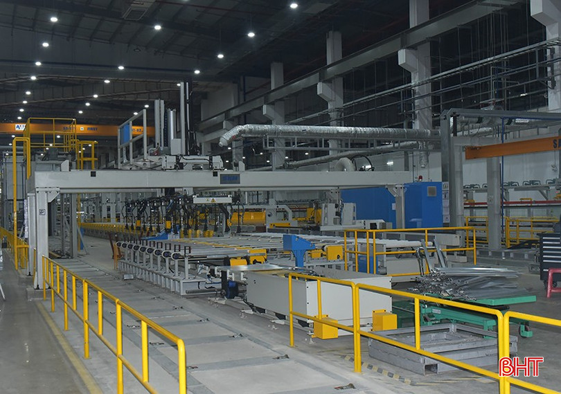 Sản xuất Pin VinES tại Khu Kinh tế Vũng Áng (thị xã Kỳ Anh, Hà Tĩnh) ứng dụng công nghệ tự động hóa trong sản xuất. 4.jpg