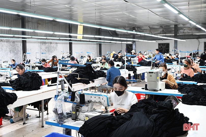 Hương Khê thực hiện có hiệu quả chính sách đào tạo nghề, giải quyết việc làm và các chương trình mục tiêu quốc gia giảm nghèo bền vững. bqbht_br_6.jpg