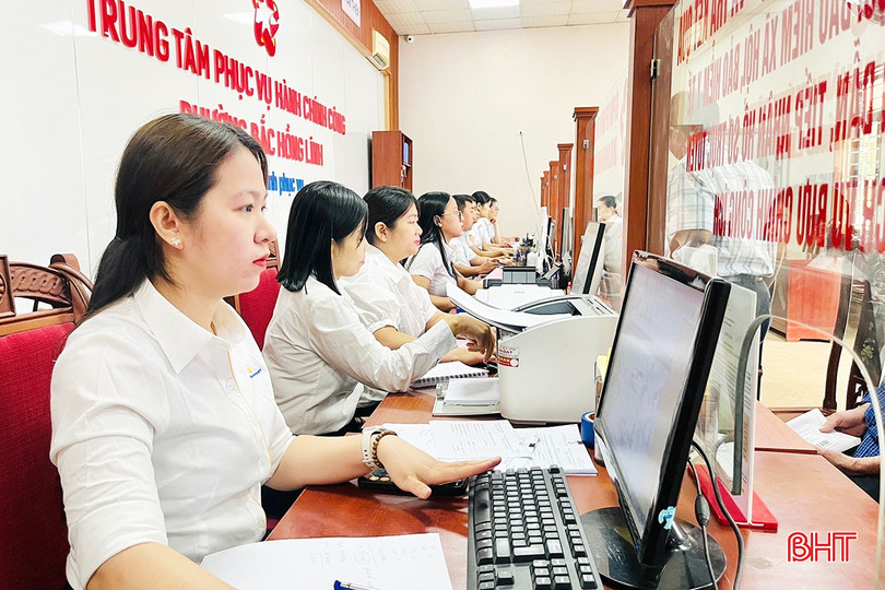 Trong quý III/2025, Trung tâm Phục vụ hành chính công phường Bắc Hồng Lĩnh tiếp nhận 3.340 hồ sơ TTHC, trong đó 93,11% hồ sơ nộp trực tuyến. bqbht_br_a1.jpg