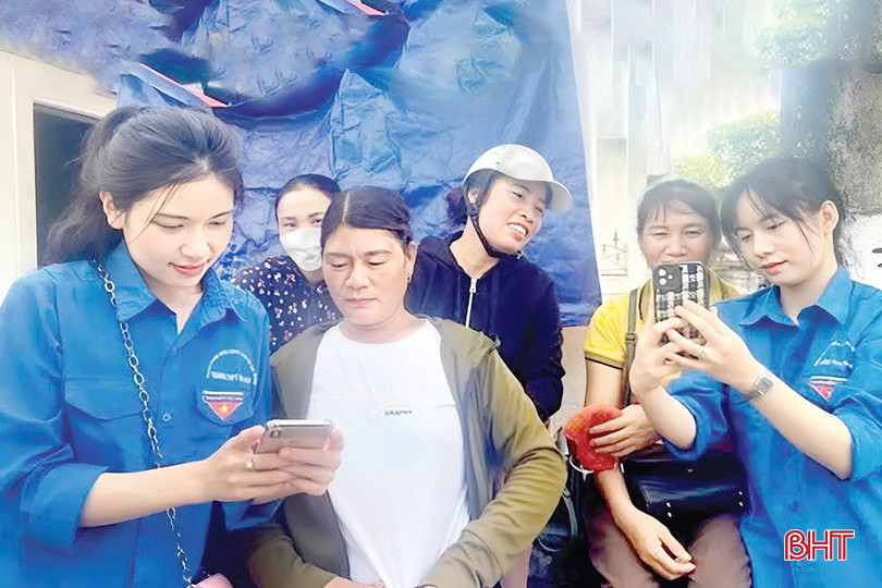 Hà Tĩnh sẽ tiếp tục đẩy mạnh mạng lưới “Đại sứ số” và tình nguyện viên vùng sâu, vùng xa, hỗ trợ hạ tầng công nghệ, hướng dẫn kỹ năng sử dụng an toàn các dịch vụ trực tuyến. bqbht_br_3-7118.jpg