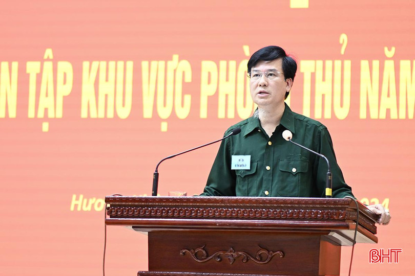 Bí thư Huyện ủy Hương Khê Nguyễn Thanh Điện: Đề nghị các đơn vị, tổ chức tiếp tục thực hiện các dự án phát triển kinh tế - xã hội gắn với quy hoạch, kế hoạch phòng thủ của địa phương. Thường xuyên củng cố hệ thống chính trị ở cơ sở, xây dựng địa bàn an toàn, làm chủ, từng bước củng cố tăng cường tiềm lực trong khu vực phòng thủ, xây dựng thế trận quốc phòng toàn dân gắn với thế trận an ninh nhân dân, biên phòng toàn dân trong khu vực phòng thủ ngày càng vững chắc. a4.jpg