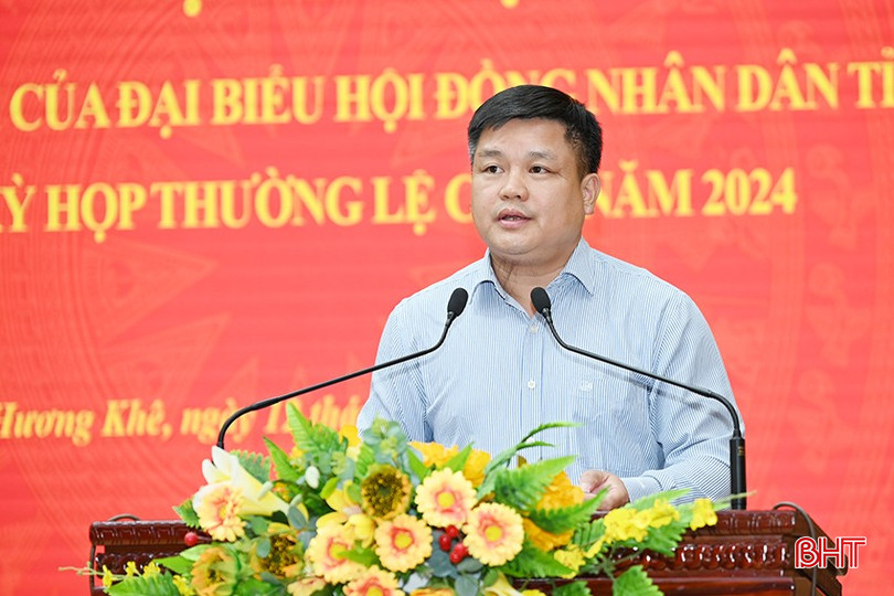 Phó Chủ tịch UBND huyện Hương Khê Trần Quốc Bảo kiến nghị một số nội dung tại hội nghị. Phó Chủ tịch UBND huyện Hương Khê Trần Quốc Bảo kiến nghị một số nội dung tại hội nghị.