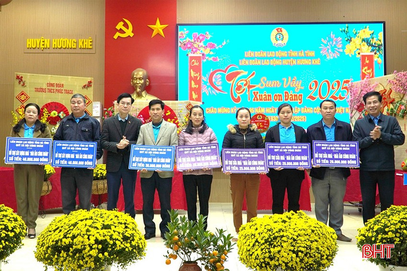 Huyện Hương Khê đã triển khai nhiều hoạt động hỗ trợ làm nhà mới, sửa nhà, khám bệnh, cấp thuốc miễn phí... trong dịp Tết Nguyên đán. bqbht_br_1.jpg