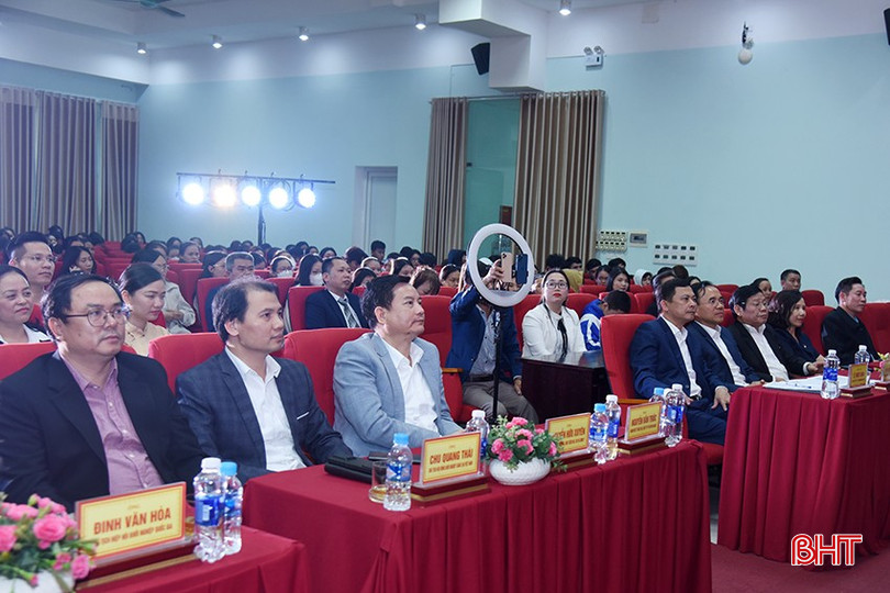 Đại biểu dự lễ tổng kết. bqbht_br_dsc-8143-copy.jpg