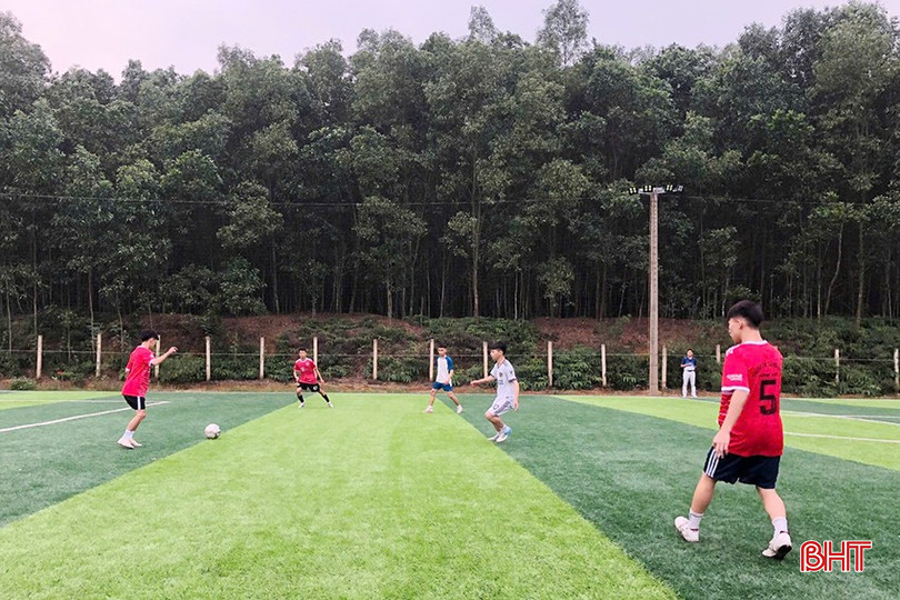 CLB thanh niên tôn giáo sống “tốt đời, đẹp đạo” xã Gia Phố giao lưu thể thao sau khi ra mắt. bqbht_br_1.jpg