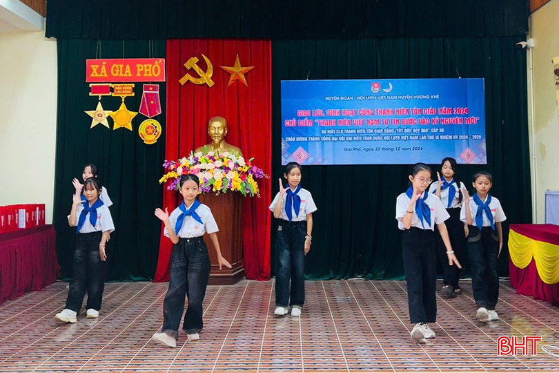 Các tiết mục văn nghệ sôi nổi tại chương trình. bqbht_br_3.jpg