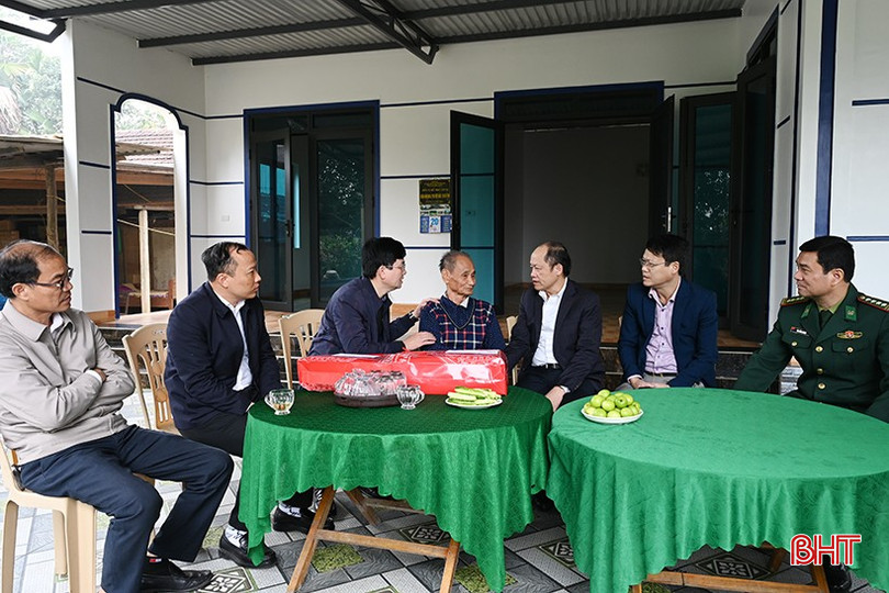 ... và thương binh Nguyễn Văn Hai, ở thôn Yên Bình, xã Lộc Yên. bqbht_br_1.jpg