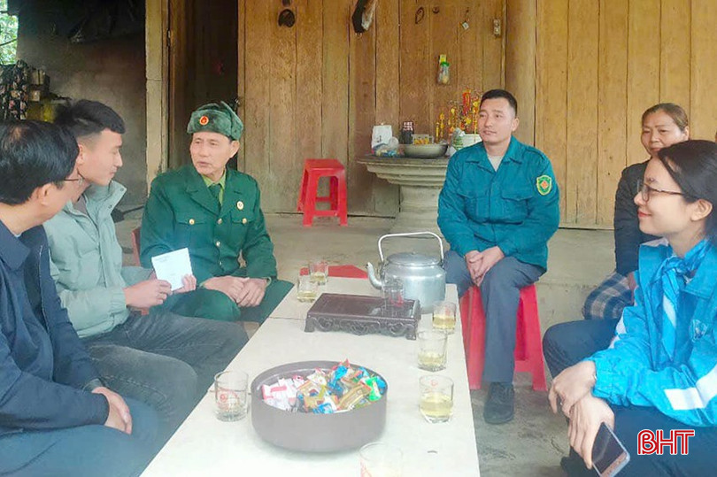 Các đơn vị, địa phương cũng tổ chức giao lưu gặp mặt, tặng quà động viên các tân binh trước ngày lên đường nhập ngũ. bqbht_br_3.jpg