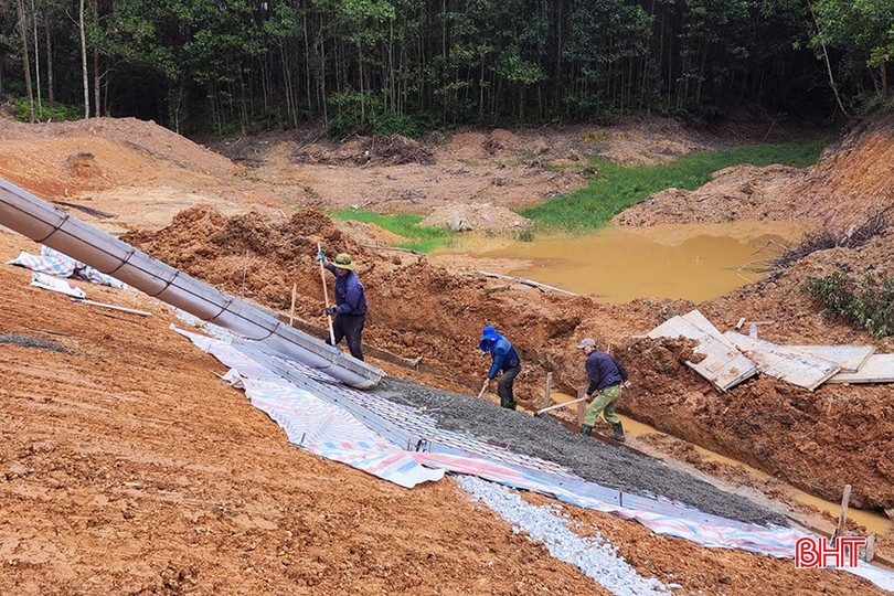 Với tình hình thời tiết đang thuận lợi và sự chỉ đạo, đôn đốc của chính quyền các cấp, dự kiến các công trình sẽ cơ bản hoàn thành kịp tiến độ. 2-4984.jpg