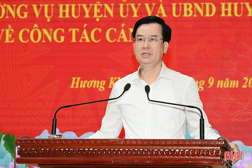 Bí thư Huyện ủy Nguyễn Thanh Điện phát biểu giao nhiệm vụ. 1.jpg