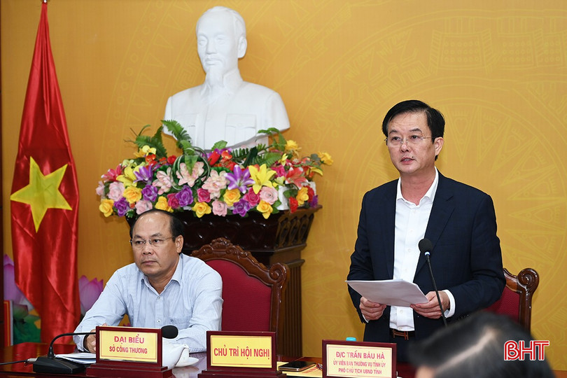 Phó Chủ tịch UBND tỉnh Trần Báu Hà phát biểu tham luận tại hội nghị. bqbht_br_1.jpg