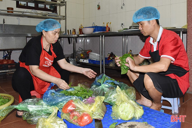 Các cửa hàng sẽ thực hiện công việc đi chợ, sơ chế, làm sạch thực phẩm thay cho khách hàng. bqbht_br_4.jpg