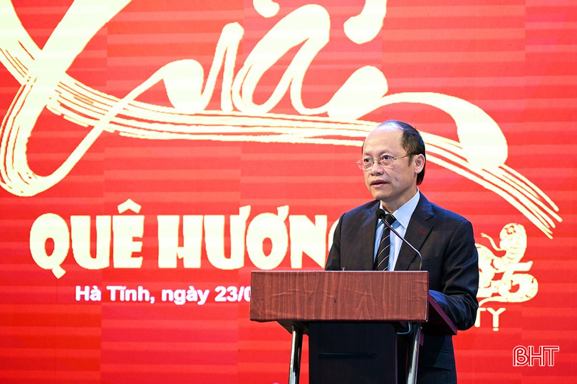 Phó Chủ tịch Thường trực UBND tỉnh Nguyễn Hồng Lĩnh chúc đại biểu và bà con kiều bào năm mới sức khỏe, bình an, hạnh phúc và đạt nhiều thành công mới; đón Tết sum vầy, đầm ấm, hạnh phúc bên gia đình và người thân. bqbht_br_1.jpg